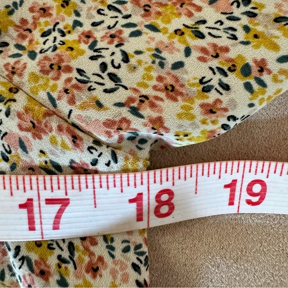 SIENNA SKY. Floral Top. 3/4 Sleeves, elasticated cuffs. Size Small. Roun… - Picture 8 of 11